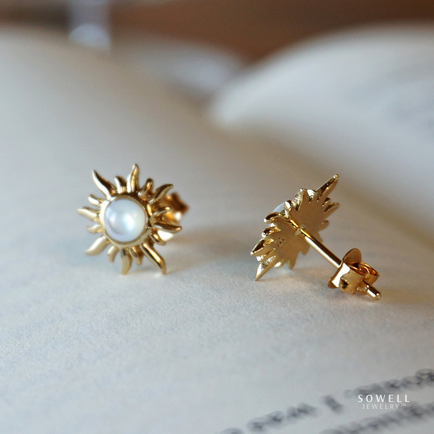 18k Gold Sunburst Earrings - Mother of pearl