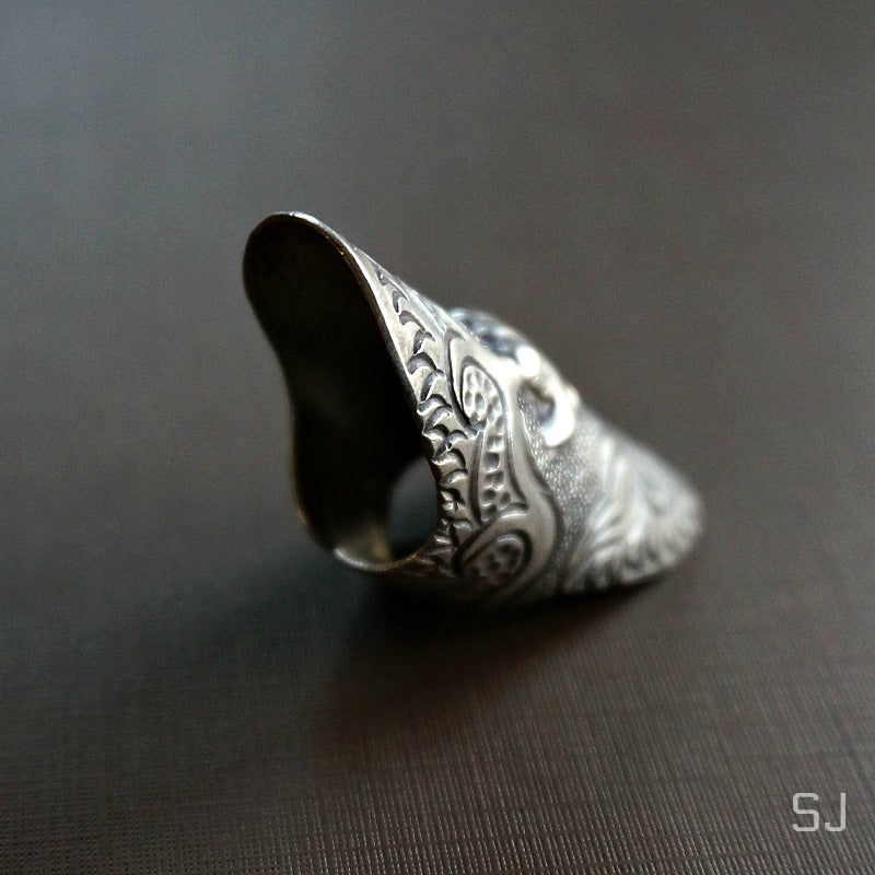 Load image into Gallery viewer, Aat Silver Elephant Ring - SOWELL JEWELRY
