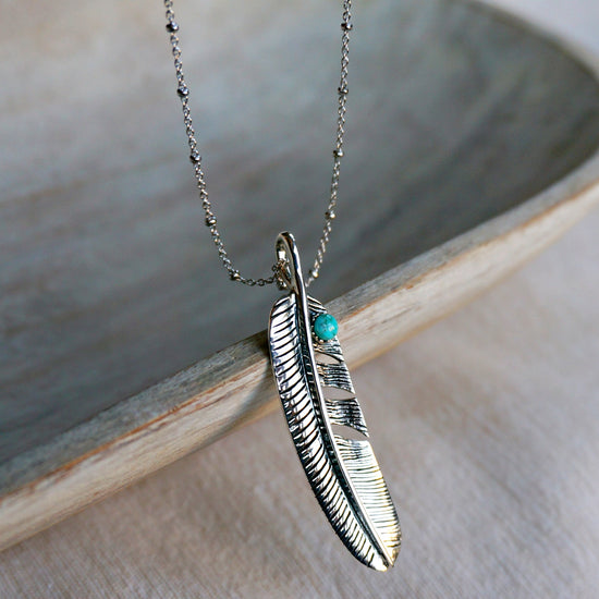 Load image into Gallery viewer, Tamia Feather Necklace - SOWELL JEWELRY
