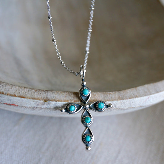 Load image into Gallery viewer, Giulia Cross Necklace - SOWELL JEWELRY
